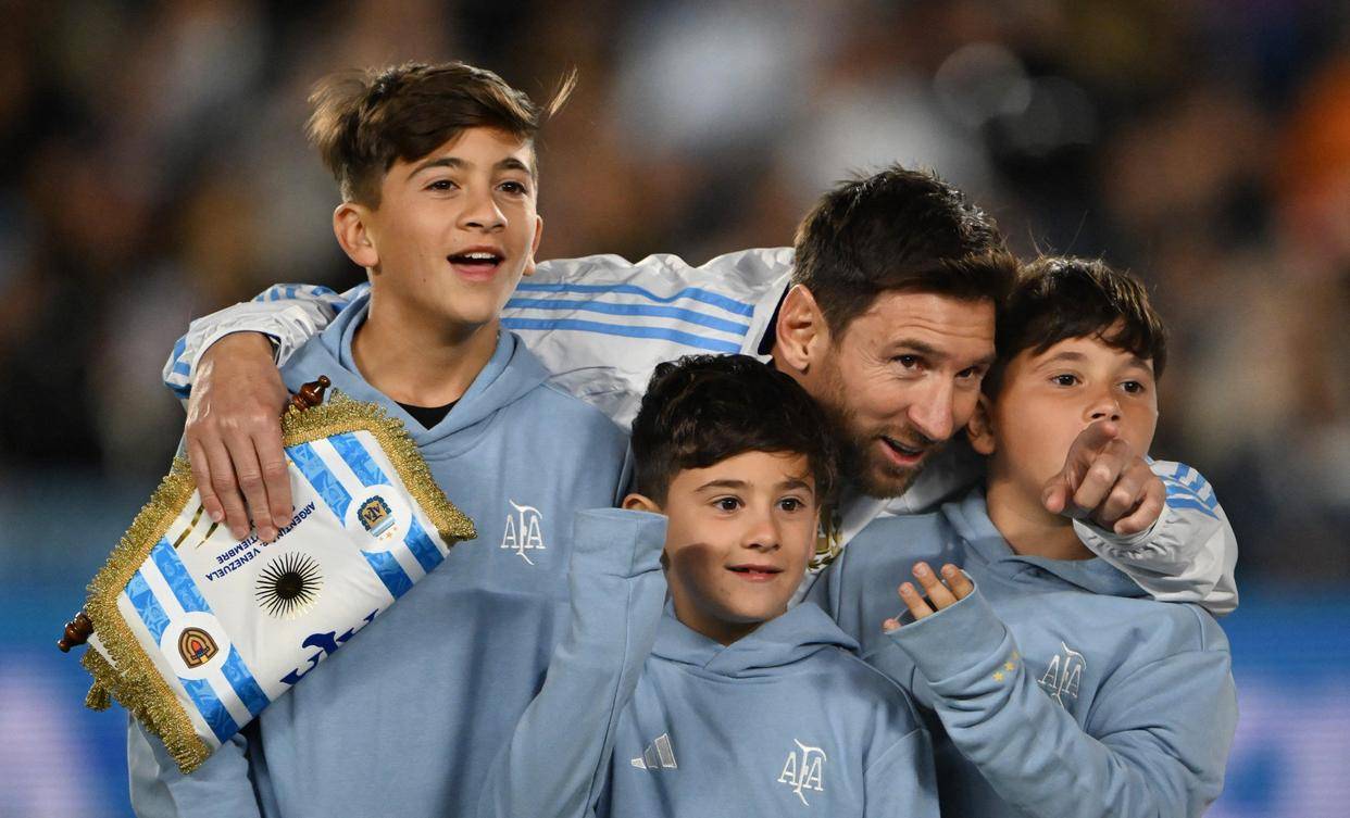 九游游戏盒下载梅西迎来十赛季出色发挥，日本队观众热烈欢呼！引发球迷热议的简单介绍