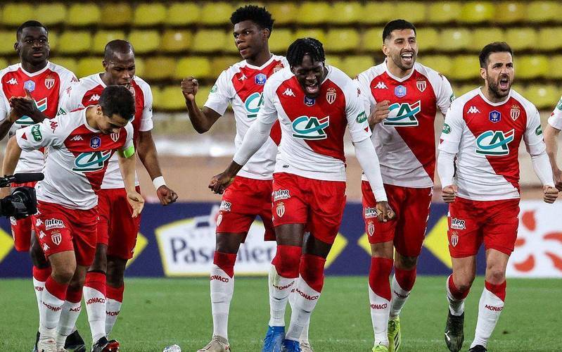 九游游戏盒下载包含国际比赛日法国杯焦点战;阿贾克斯更衣室发声;球迷炸锅;细节决定成败的词条